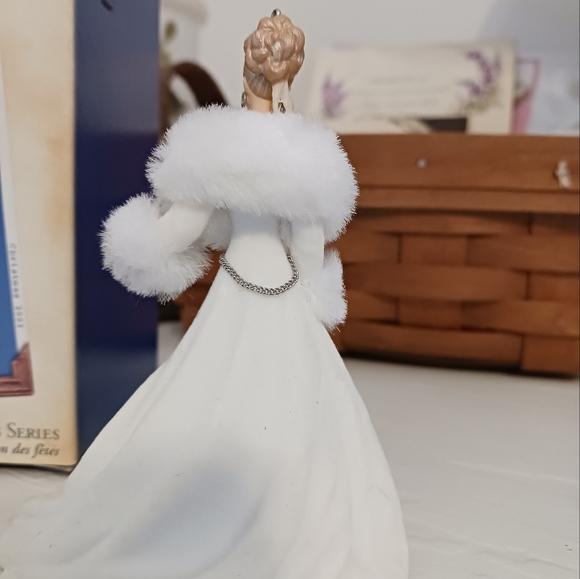 Hallmark Barbie Collector Series Ornament 2003 Edition - Picture 4 of 8